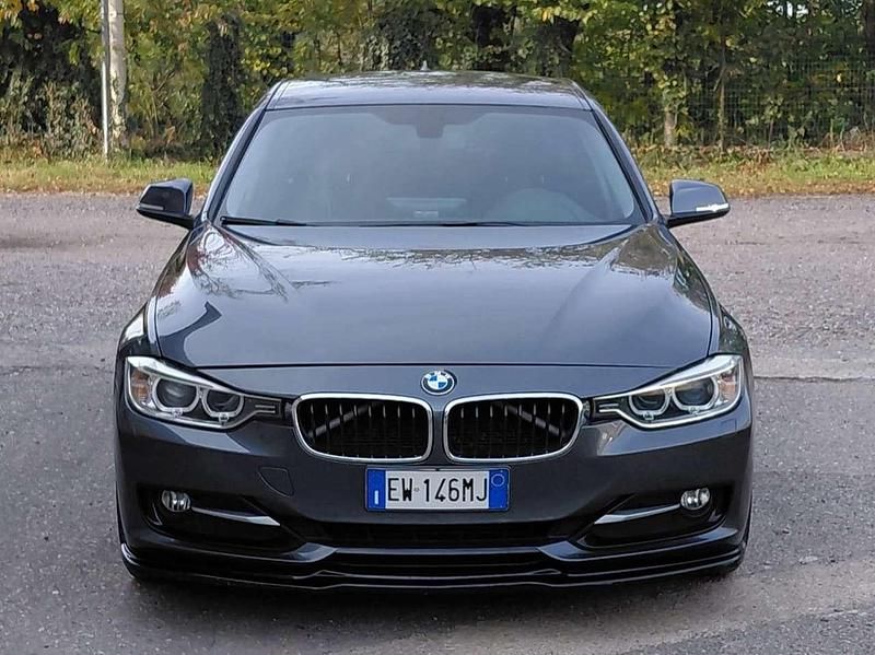 Usata BMW 318 Sport Line 143 CV (105 kW) 2014 Grigio Station wagon