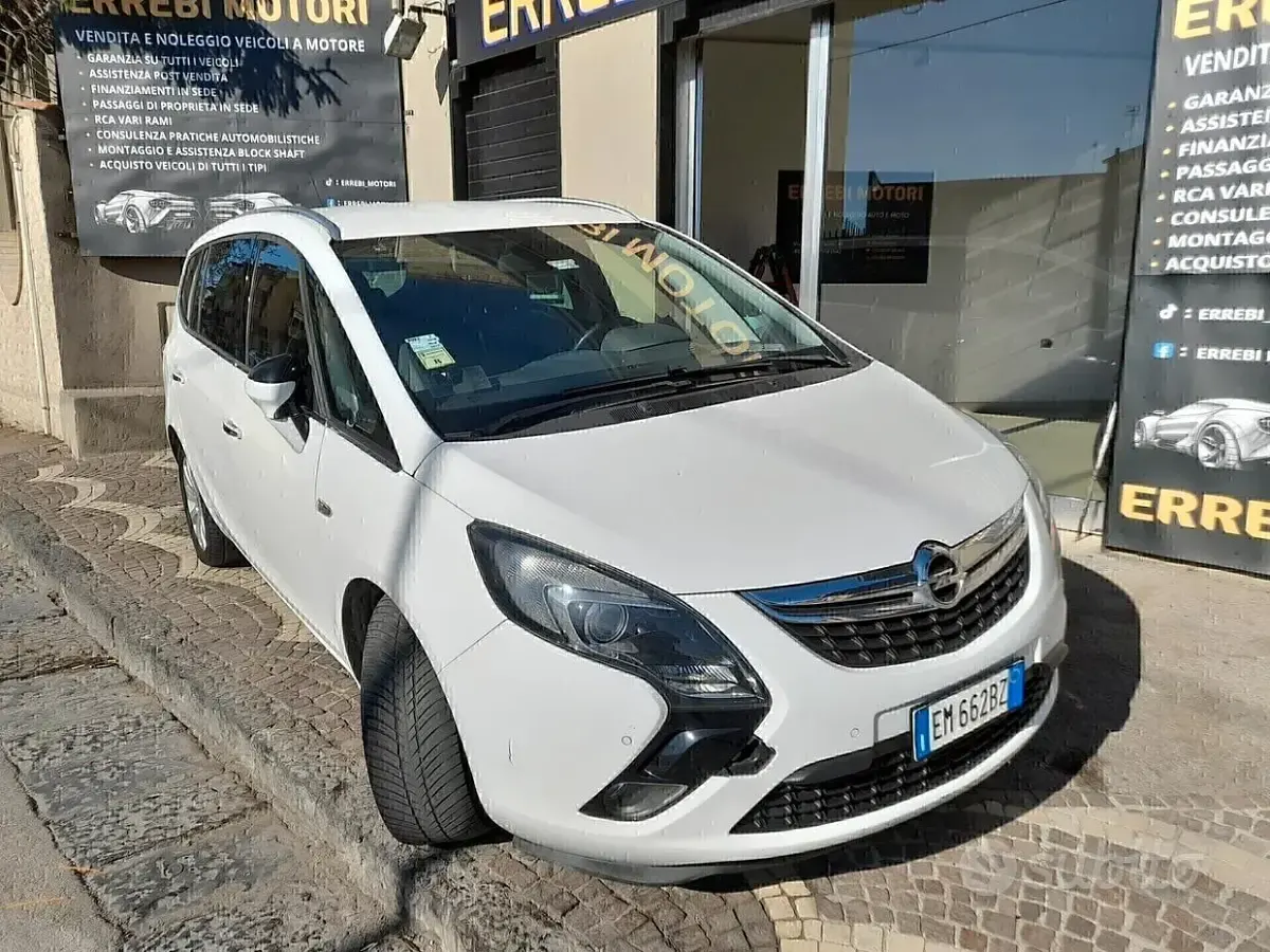 Usata Opel Zafira Tourer Cosmo 150 CV (110 kW) 2012 Bianco Monovolume