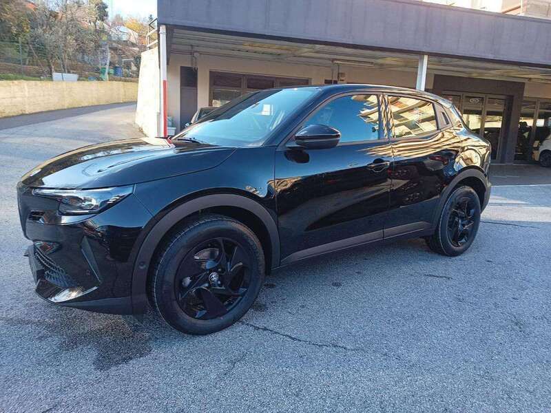 Usata Alfa Romeo Junior 136 CV (100 kW) 2024 Nero metallizzato SUV