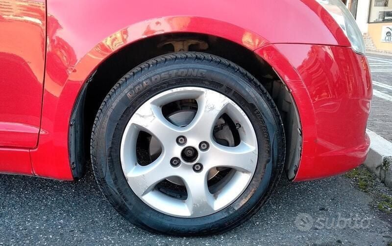 Usata Suzuki Swift 92 CV (67 kW) 2005 Rosso Utilitaria