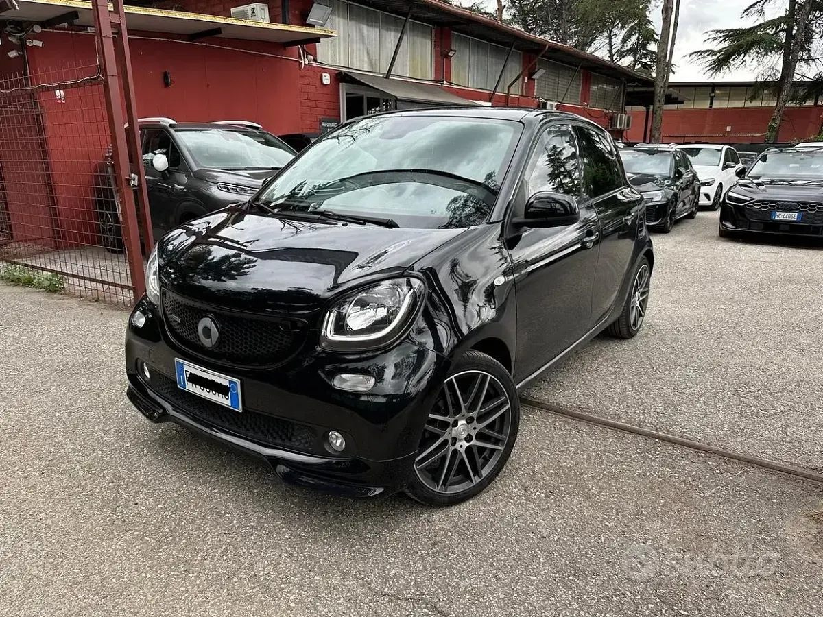 Begagnad Smart ForFour Brabus 109 HK (80 kW) 2018 Svart Halvkombi