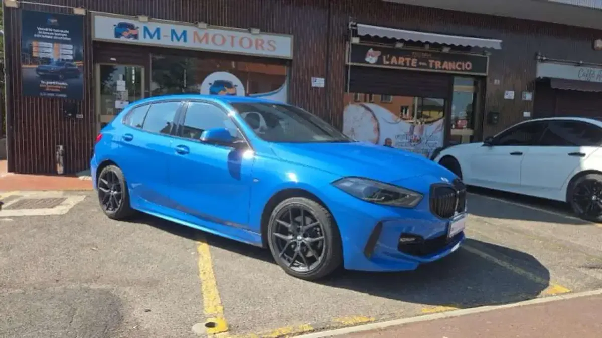 Usata BMW 118 M Sport 150 CV (110 kW) 2021 Blu/azzurro Utilitaria