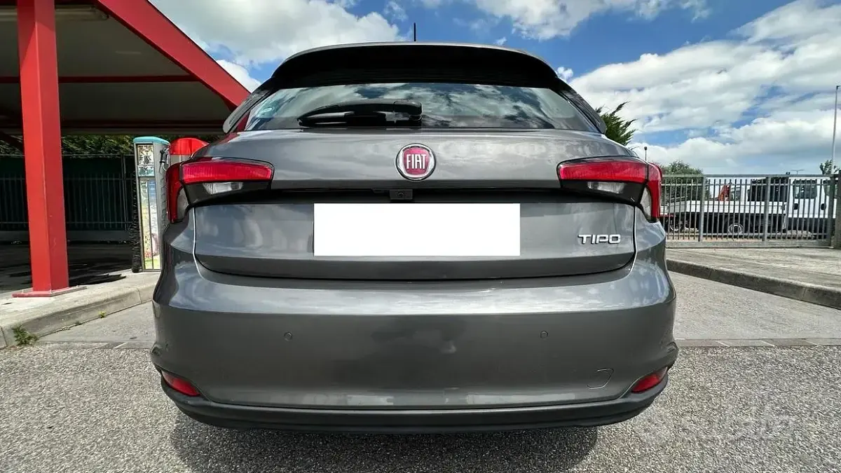 Usata Fiat Tipo Lounge 95 CV (69 kW) 2017 Grigio Berlina