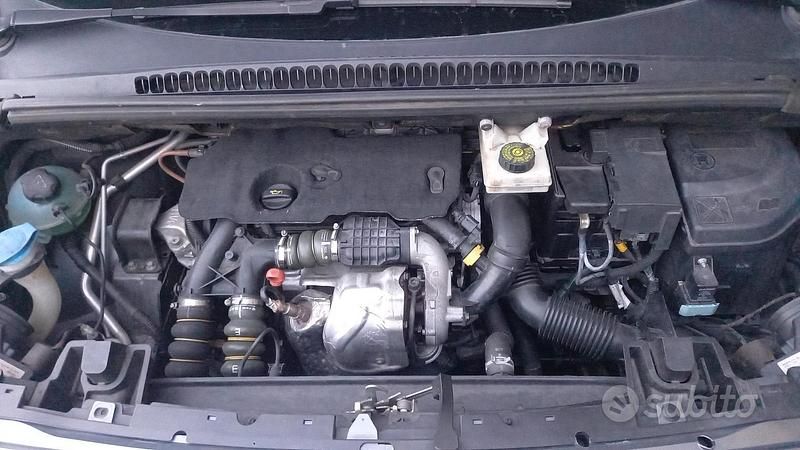 Usata Peugeot 5008 110 CV (80 kW) 2011 Monovolume