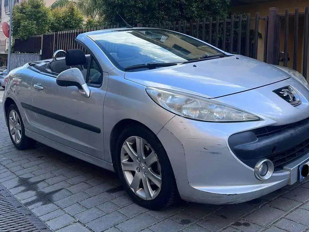 Usata Peugeot 207 CC 109 CV (80 kW) 2007 Argento Cabrio