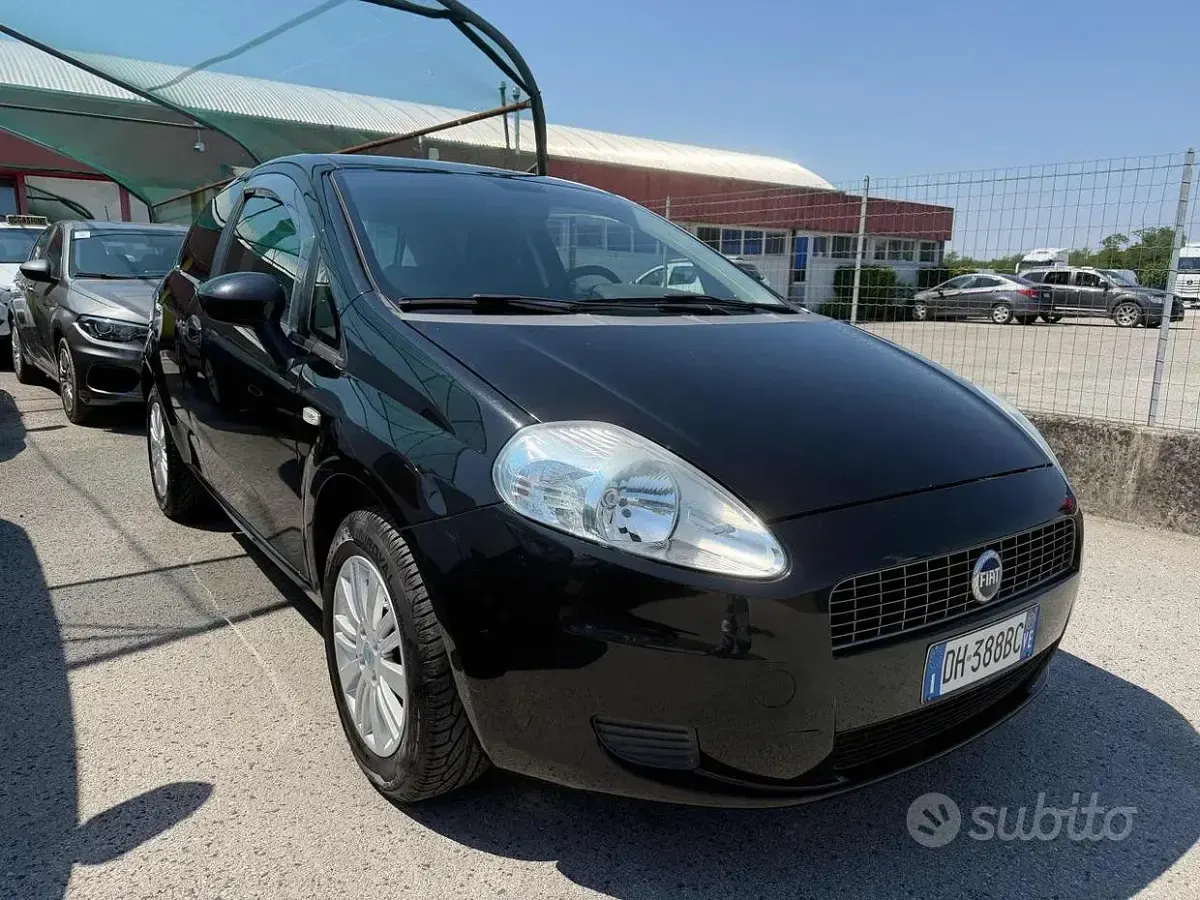 Usata Fiat Grande Punto Dynamic 77 CV (56 kW) 2007 Nero Utilitaria