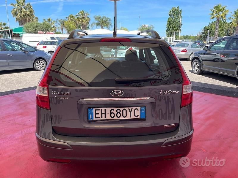 Usata Hyundai i30 Comfort 90 CV (66 kW) 2011 Grigio Berlina