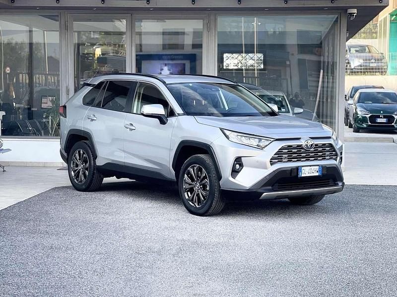 Usata Toyota RAV4 Hybrid 178 CV (130 kW) 2022 Argento SUV