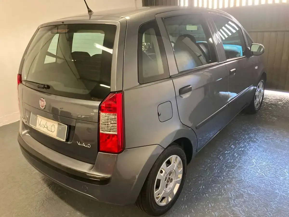 Usata Fiat Idea 77 CV (56 kW) 2010 Grigio scuro met. Monovolume