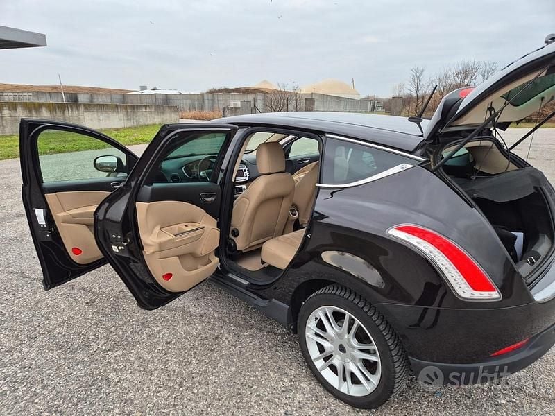 Nero Usata 2012 Lancia Delta Gold Due volumi | 5990 € (Buon prezzo) - Immagine 1/4
