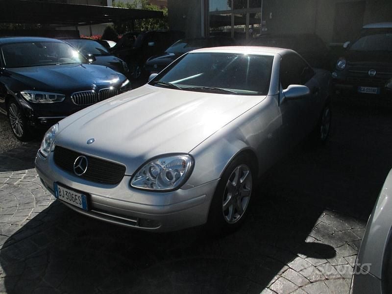 Usata Mercedes SLK200 141 CV (103 kW) 1999 Grigio Cabrio