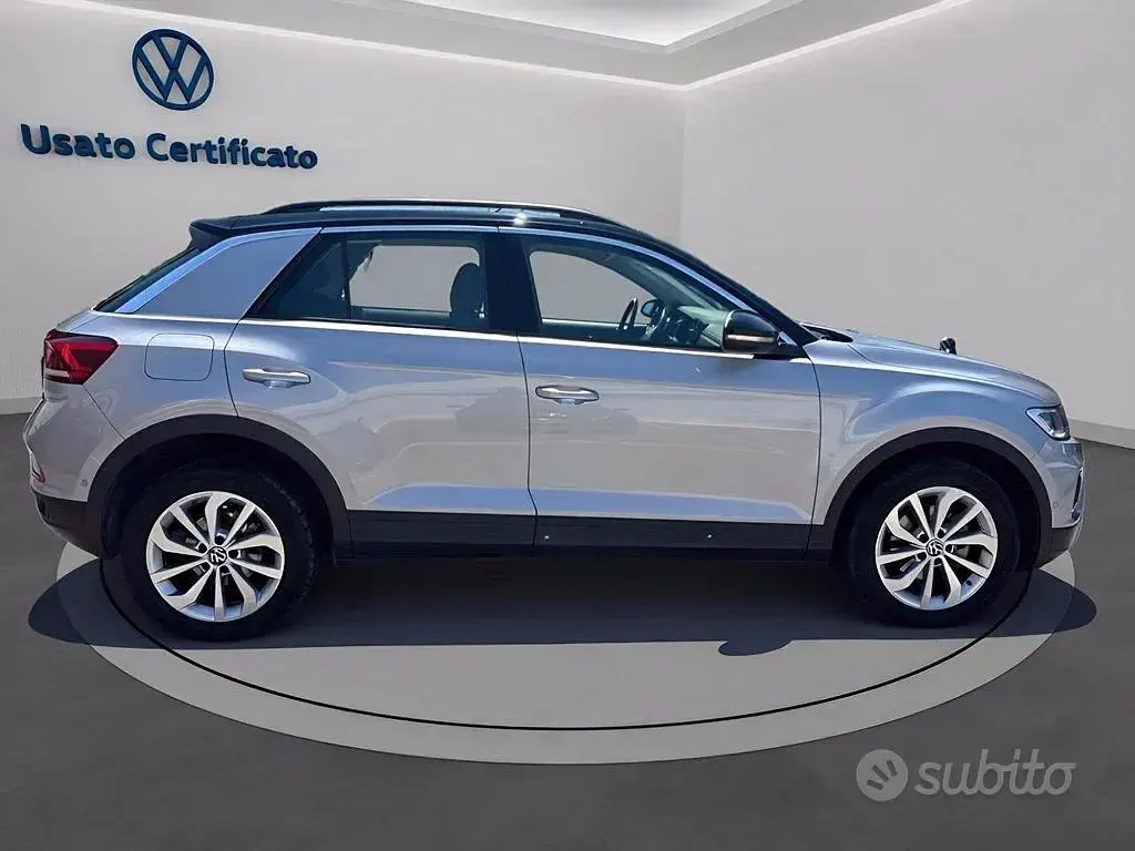 Usata VW T-Roc Life 110 CV (80 kW) 2023 Pyrit silver met/tetto nero me SUV