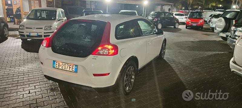 Usata Volvo C30 R-Design 115 CV (84 kW) 2011 Bianco Utilitaria