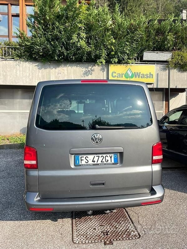 Usata VW T5 Comfortline 140 CV (102 kW) 2014 Grigio Furgone