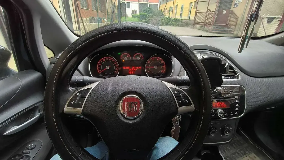 Usata Fiat Punto Easy 84 CV (61 kW) 2012 Nero Utilitaria