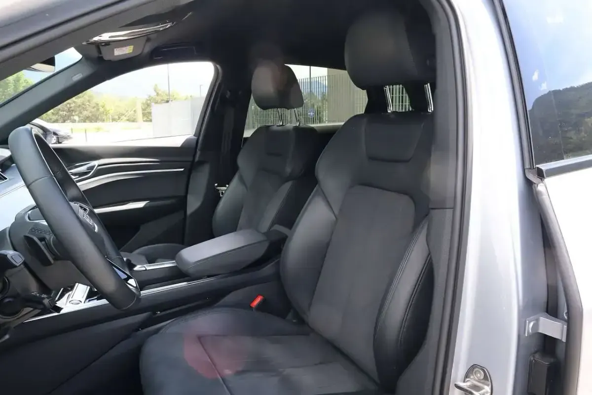 Usata Audi e-tron S-Line 300 kW (408 CV) 2022 Argento SUV