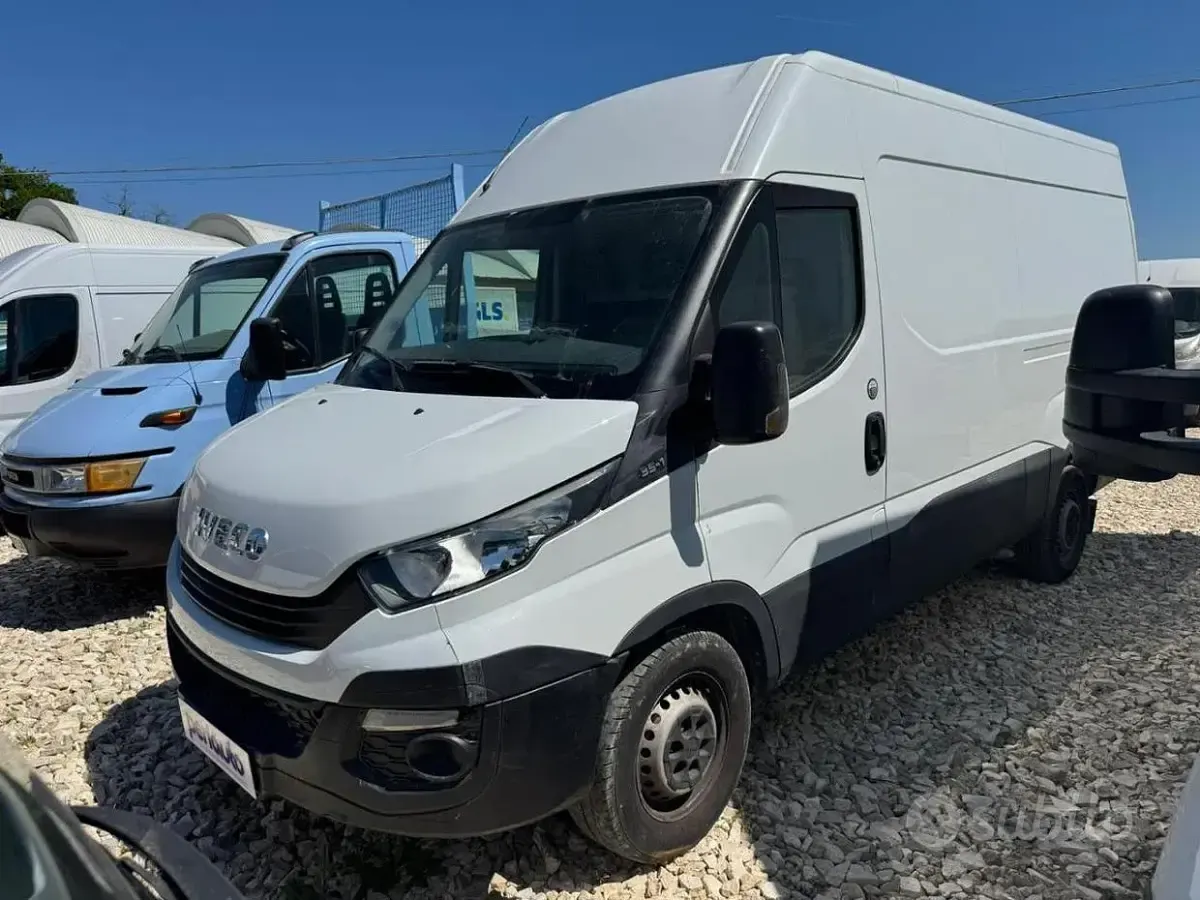 Usata Iveco Daily 116 CV (85 kW) 2018 Bianco Berlina