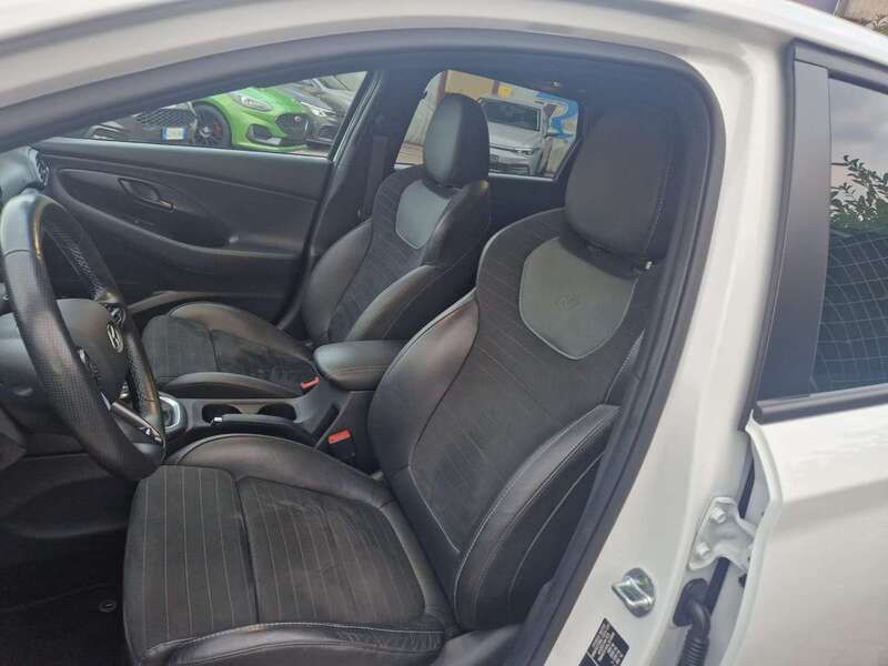 Begagnad Hyundai i30 N Performance 275 HK (202 kW) 2021 Vit Sedan