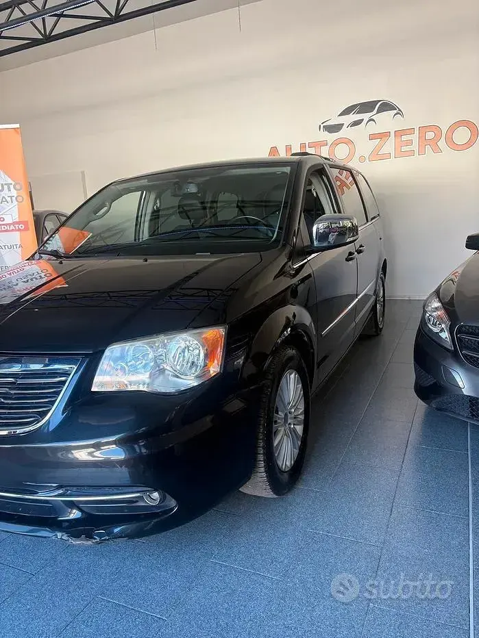 Usata Lancia Voyager Platinum 178 CV (130 kW) 2014 Nero Monovolume