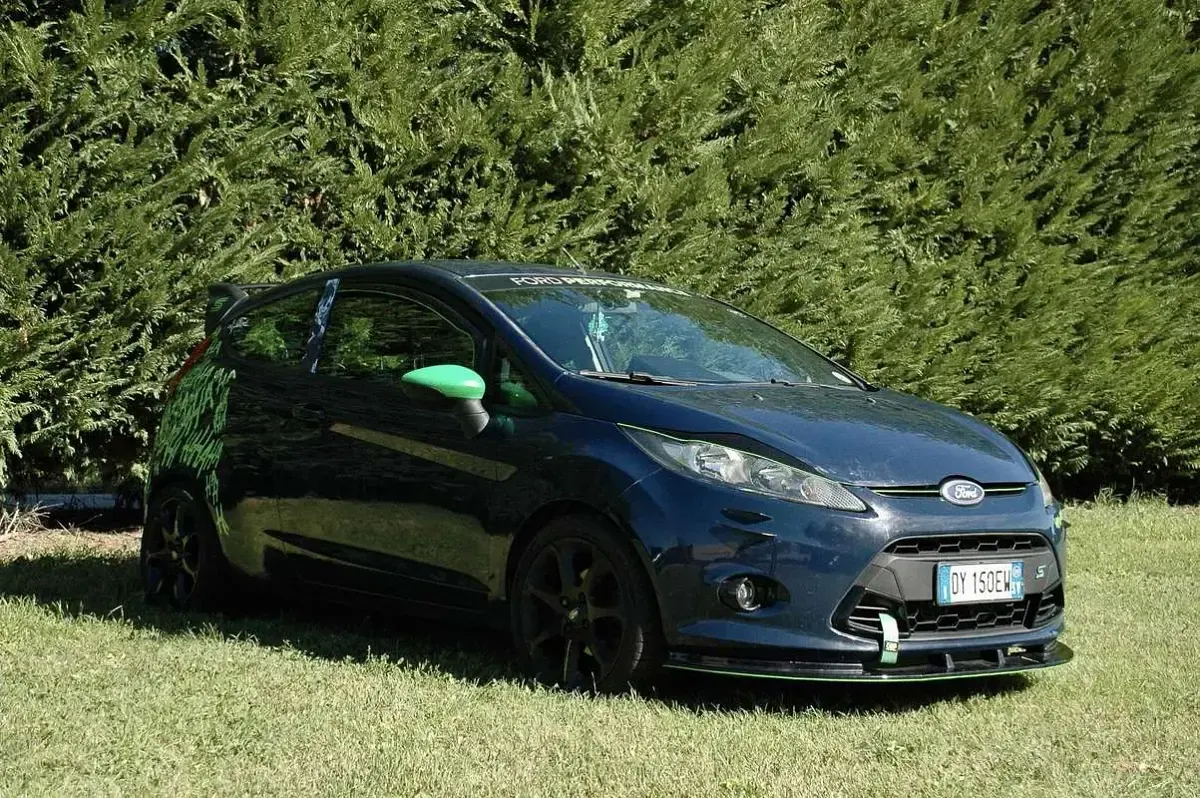 Usata Ford Fiesta 82 CV (60 kW) 2009 Bluazzurro Berlina