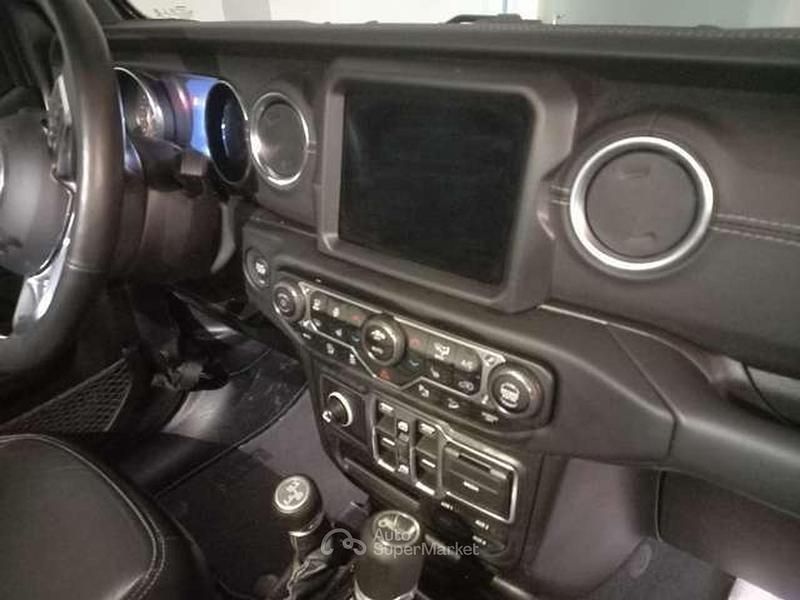 Usata Jeep Wrangler Overland 272 CV (200 kW) 2019 Gray SUV