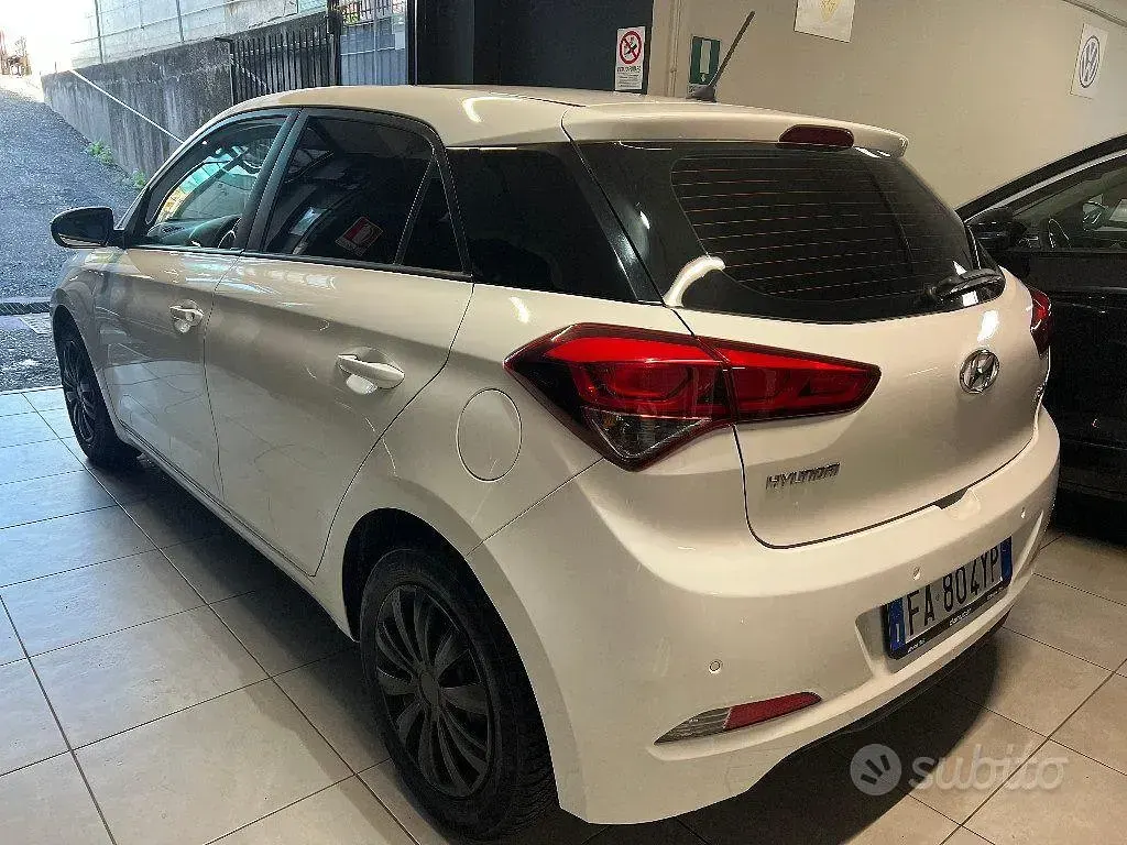 Usata Hyundai i20 Style 84 CV (61 kW) 2015 Bianco Berlina