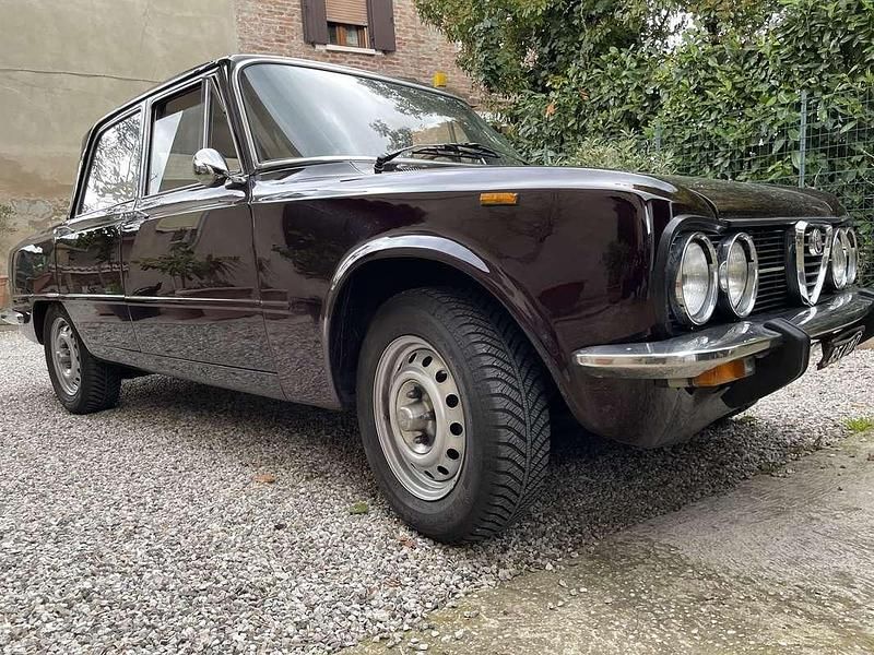 Usata Alfa Romeo Giulia Super 103 CV (75 kW) 1977 Marrone Berlina