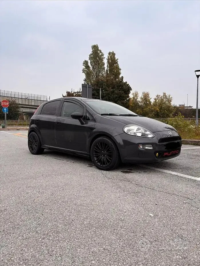 Usata Fiat Grande Punto Lounge 95 CV (69 kW) 2016 Grigio Utilitaria