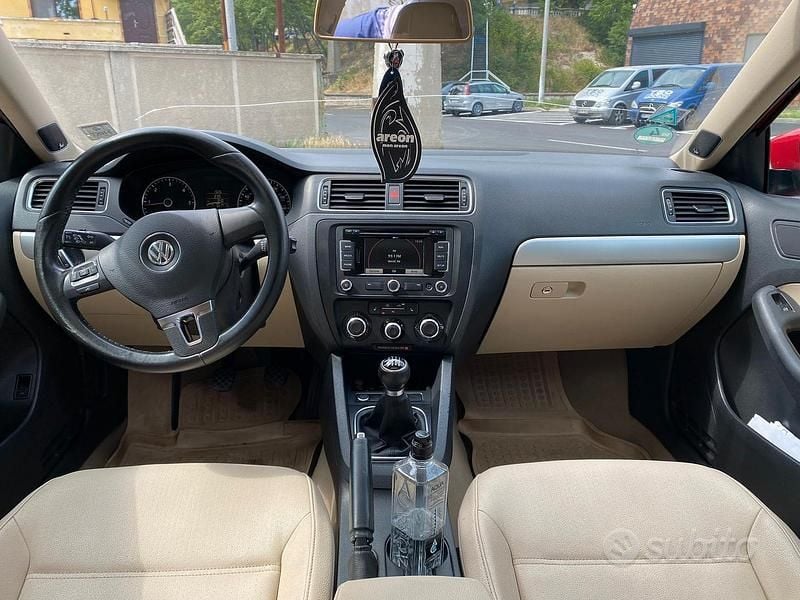Usata VW Jetta 140 CV (102 kW) 2012 Rosso Berlina