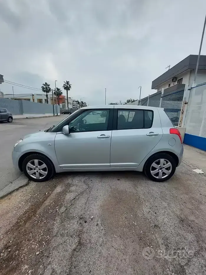 Begagnad Suzuki Swift GL 92 HK (67 kW) 2009 Grå Halvkombi