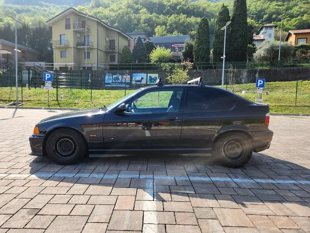 Usata BMW 318 M Sport 140 CV (102 kW) 1998 Nero Coupé