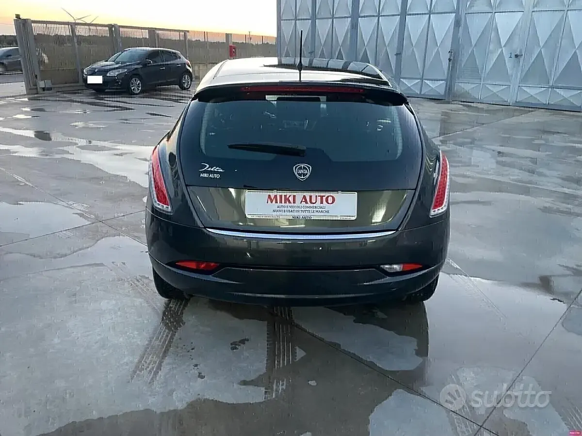 Usata Lancia Delta 120 CV (88 kW) 2008 Grigio Utilitaria
