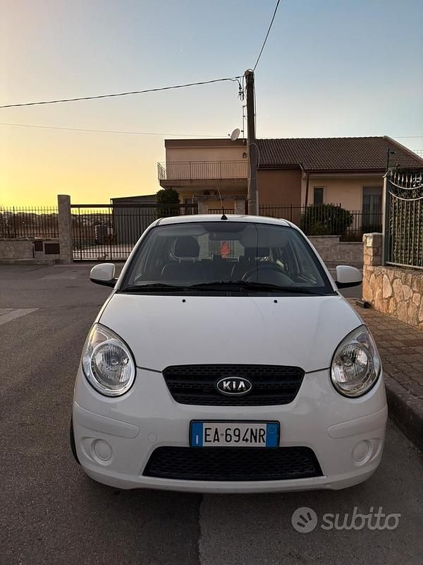 Usata Kia Picanto 62 CV (45 kW) 2010 Bianco Utilitaria