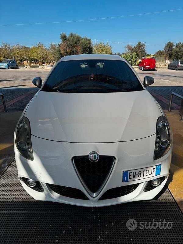Usata Alfa Romeo Giulietta 105 CV (77 kW) 2011 Bianco Utilitaria