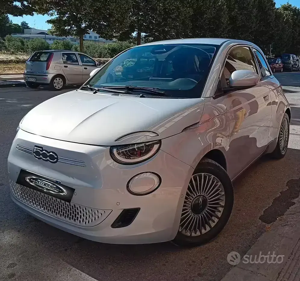Usata Fiat 500e 42 kW (58 CV) 2024 Bluazzurro Berlina