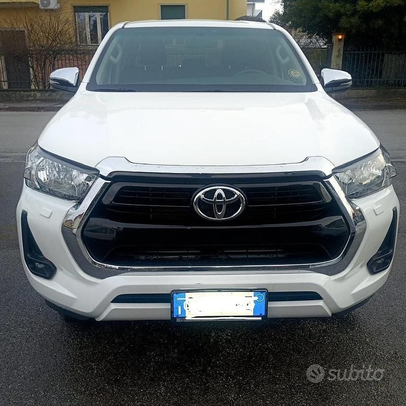 Usata Toyota HiLux 150 CV (110 kW) 2022 Bianco Pick-up