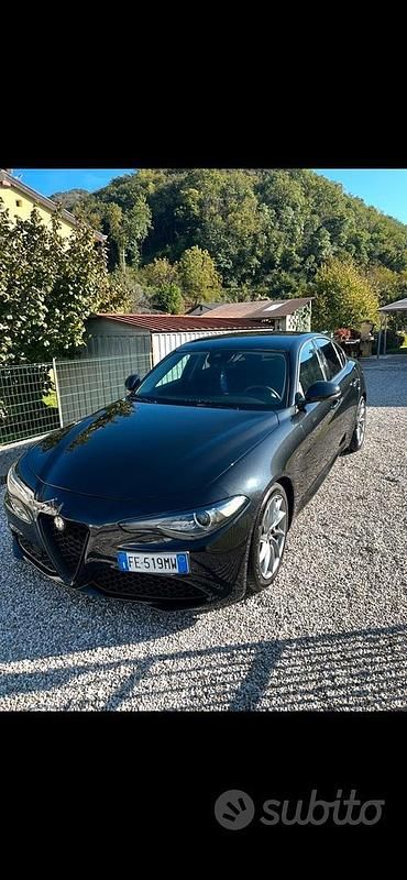 Usata 2016 Alfa Romeo Giulia Tre volumi | 19.000 € (Buon prezzo) - Immagine 1/3