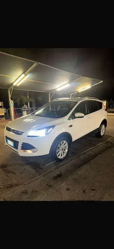 Usata Ford Kuga Titanium 120 CV (88 kW) 2015 Bianco SUV
