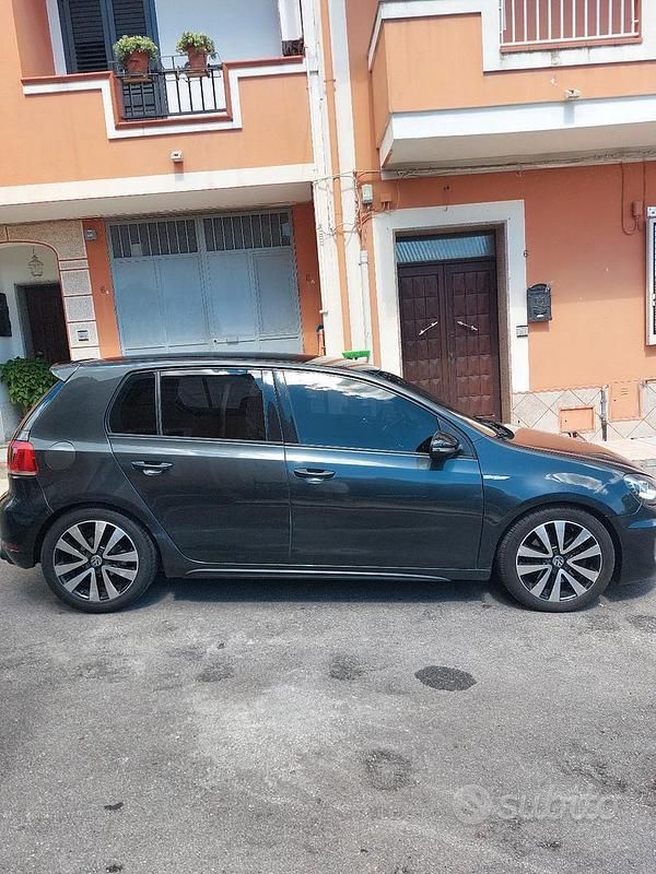 Grigio Usata 2010 VW Golf VI GTD Tre volumi | 7500 € (Ottimo prezzo) - Immagine 1/4