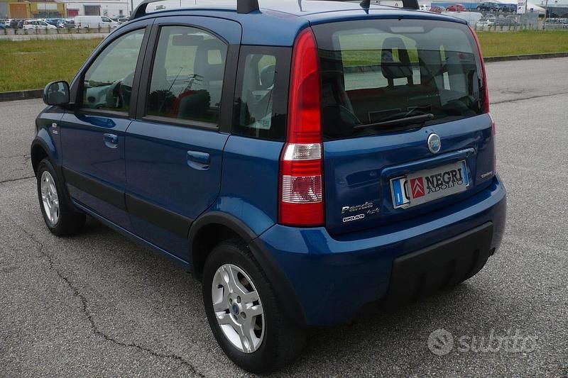 Usata Fiat Panda 4x4 Climbing 60 CV (44 kW) 2005 Blu Utilitaria