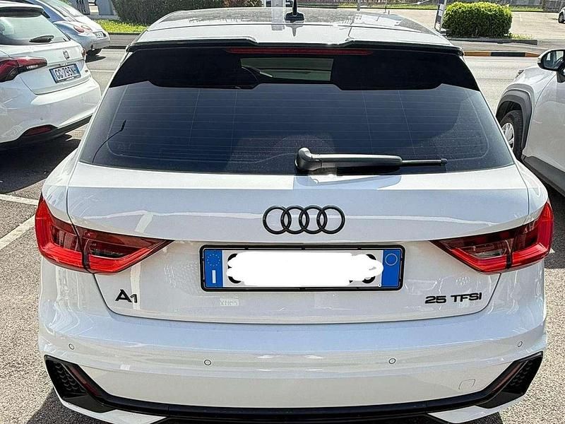 Usata Audi A1 Sportback Ambiente 95 CV (69 kW) 2024 Bianco Utilitaria