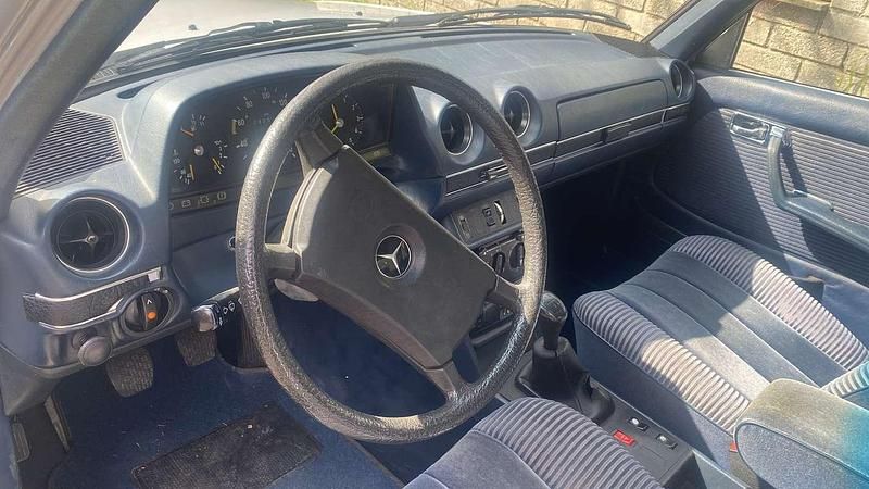 Usata Mercedes 300 79 CV (58 kW) 1983