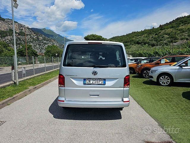 Usata VW Caravelle Comfortline 150 CV (110 kW) 2023 Grigio Monovolume