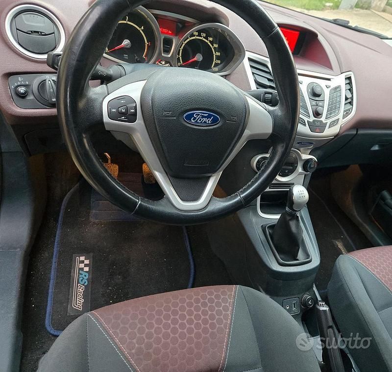 Usata Ford Fiesta 70 CV (51 kW) 2009 Utilitaria
