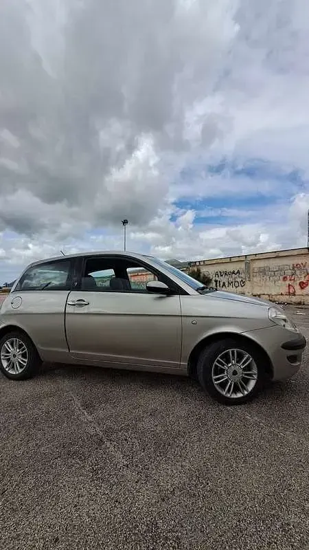 Usata Lancia Ypsilon 75 CV (55 kW) 2004 Utilitaria