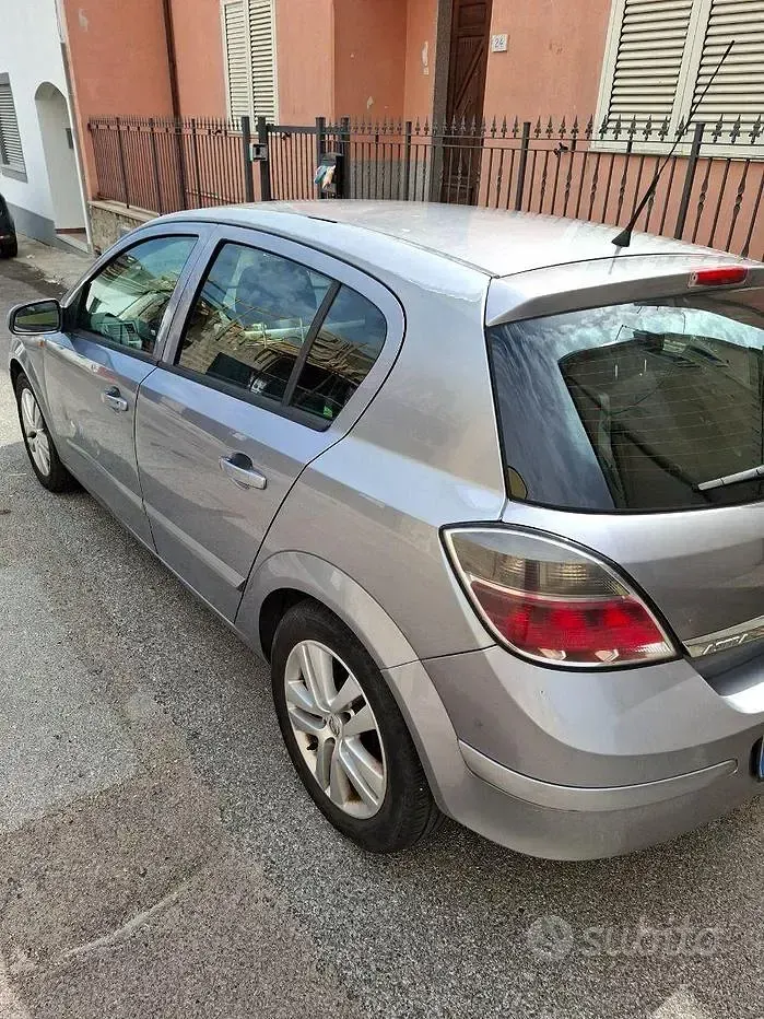 Usata Opel Astra 90 CV (66 kW) 2008 Grigio Berlina