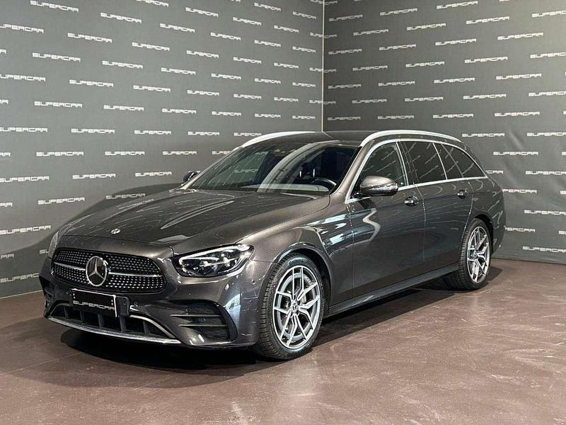 Usata Mercedes E220 AMG 194 CV (142 kW) 2021 Grigio scuro Station wagon