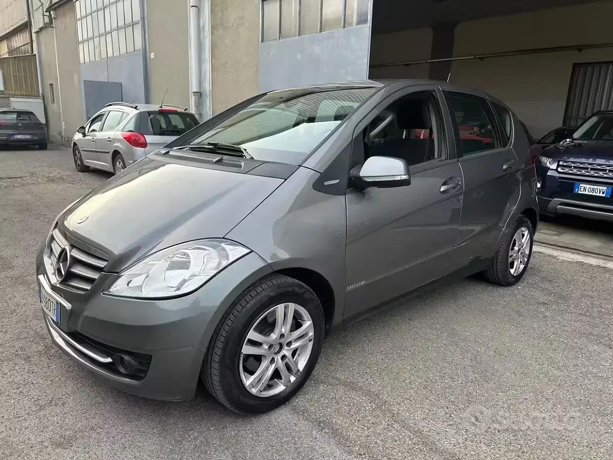 Gebraucht Mercedes A160 95 PS (69 kW) 2011 Grau Limousine