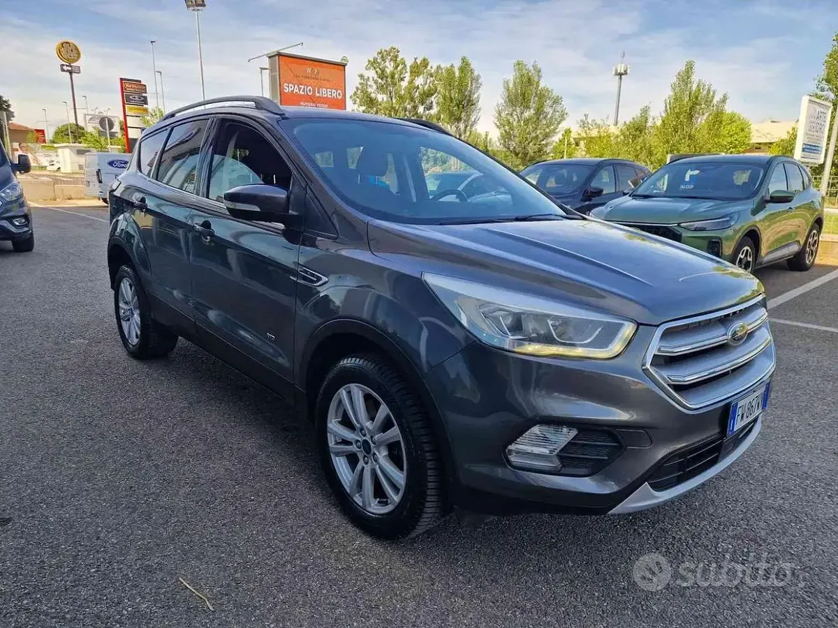 Usata Ford Kuga Titanium 150 CV (110 kW) 2019 Grigio scuro SUV
