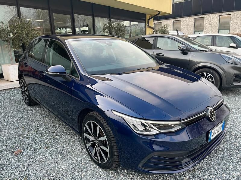 Occasion VW Golf VIII Life 116 ch (85 kW) 2022 Bleue Berline